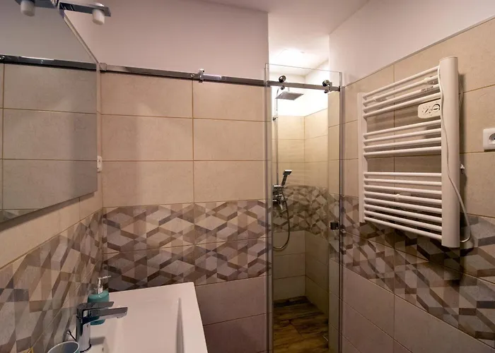 Olive Garden & Sea *